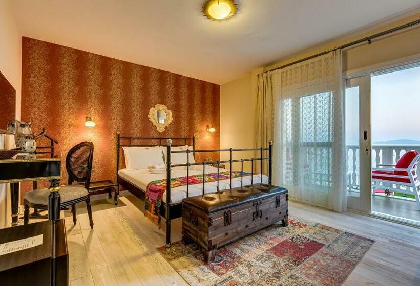اتاق لوکس با چشم‌انداز دریا, Villa Kore Cesme