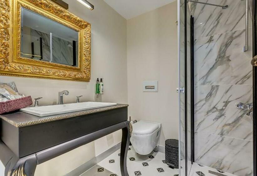 سوئیت جونیور با ماساژ آبی, Villa Kore Cesme