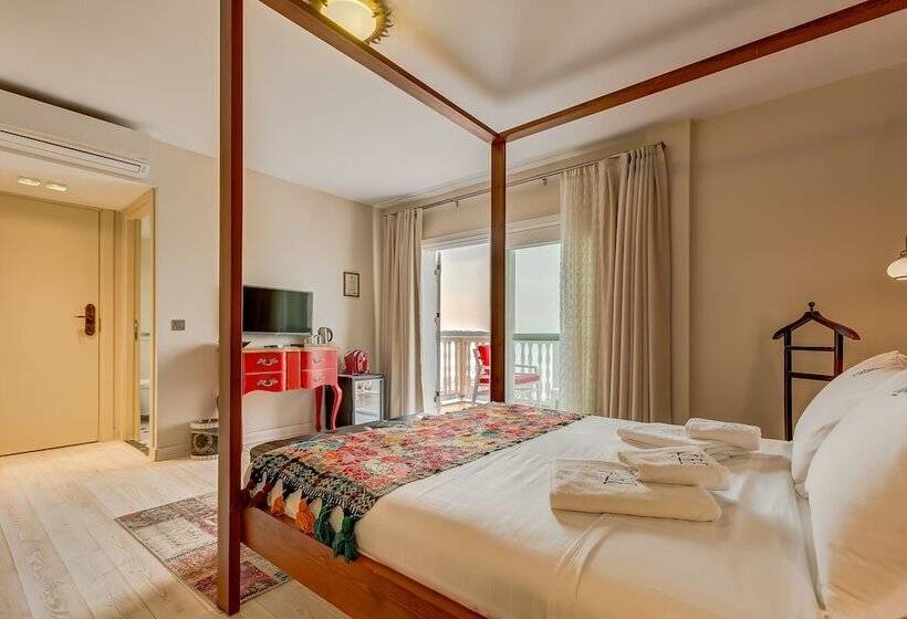 اتاق لوکس با چشم‌انداز دریا, Villa Kore Cesme