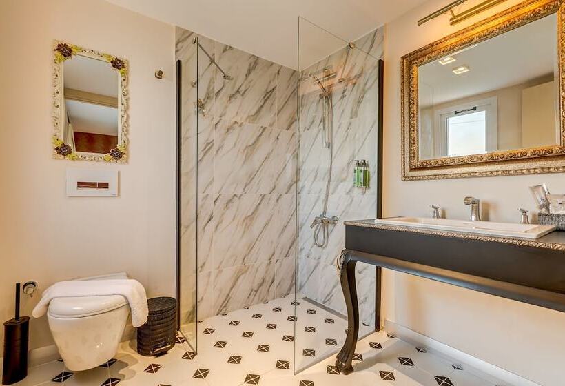 اتاق لوکس با چشم‌انداز دریا, Villa Kore Cesme