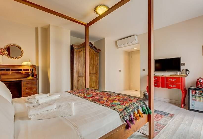 اتاق لوکس با چشم‌انداز دریا, Villa Kore Cesme