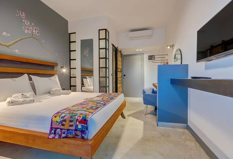 اتاق لوکس با بالکن, Villa Kore Cesme