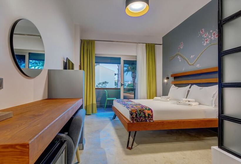 اتاق لوکس با بالکن, Villa Kore Cesme