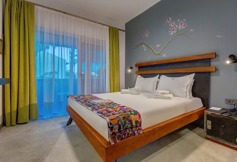 اتاق لوکس با بالکن, Villa Kore Cesme