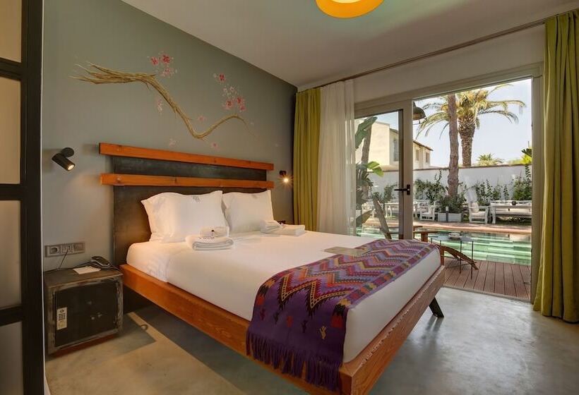 اتاق لوکس با چشم‌انداز استخر, Villa Kore Cesme