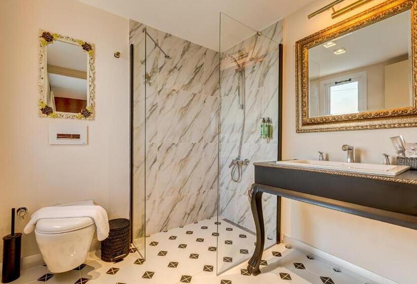 اتاق لوکس با چشم‌انداز دریا, Villa Kore Cesme