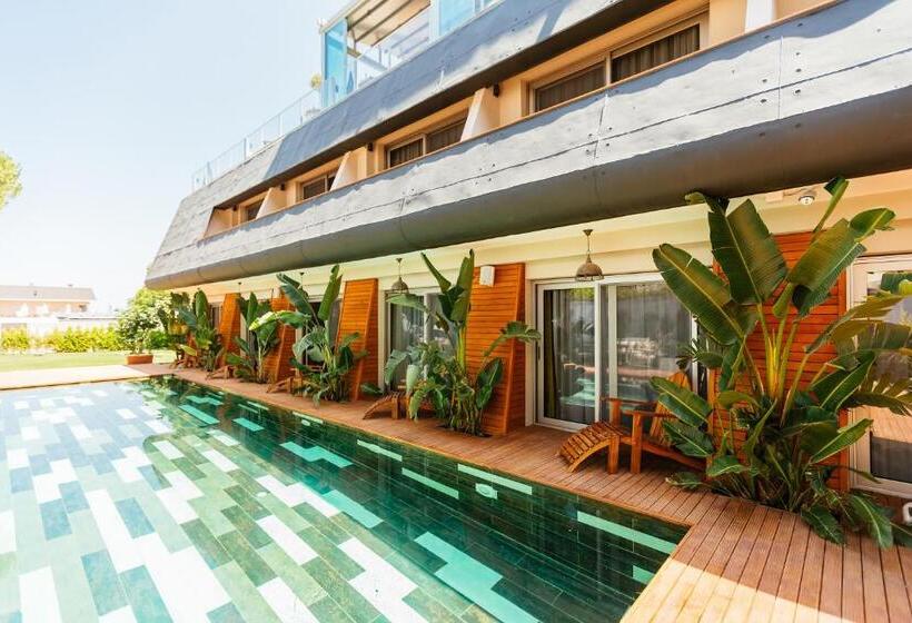 اتاق لوکس با چشم‌انداز استخر, Villa Kore Cesme