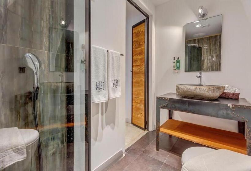 اتاق لوکس با چشم‌انداز استخر, Villa Kore Cesme