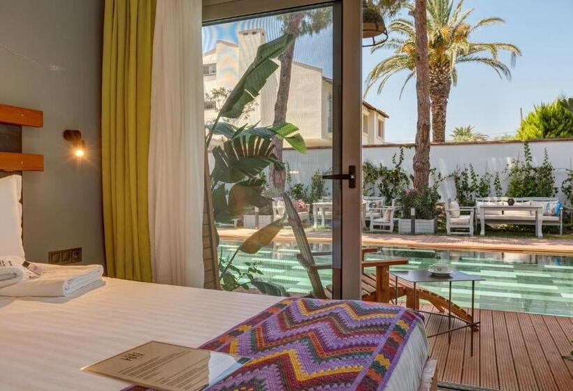 اتاق لوکس با چشم‌انداز استخر, Villa Kore Cesme