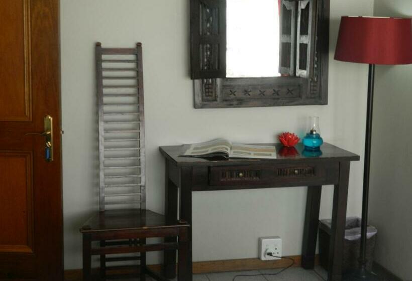 اتاق لوکس, Edelweiss Corporate Guesthouse