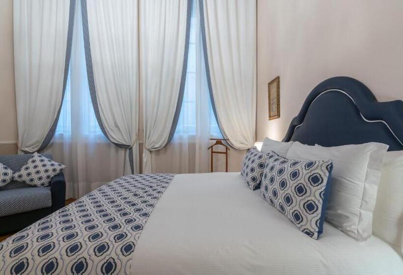 اتاق استاندارد سه نفره, Dimora Del Cardinale   Residenza D Epoca