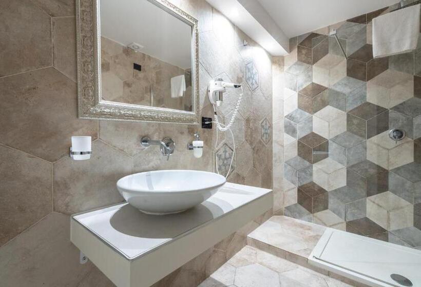 اتاق سوپریور سه تخته, Dimora Del Cardinale   Residenza D Epoca