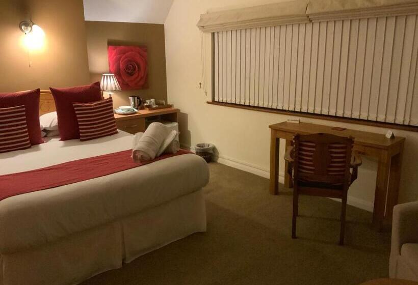 Deluxe Room, The Bridge Guest House