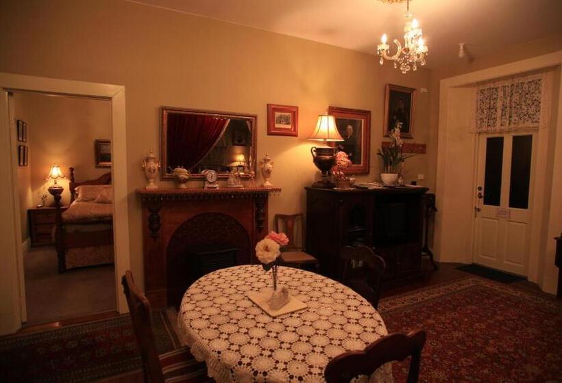 سوییت خانوادگی, Blakes Manor Self Contained Heritage Accommodation