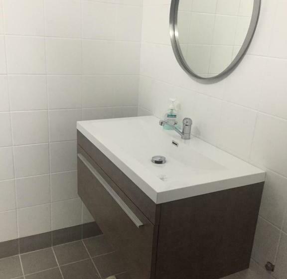 اتاق استاندارد با سرویس بهداشتی مشترک, Cambridge Lodge