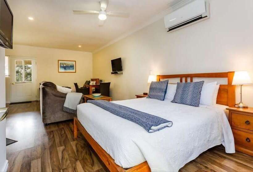 استودیوی استاندارد, Inn The Tuarts Guest Lodge