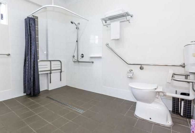 استودیوی استاندارد, Inn The Tuarts Guest Lodge
