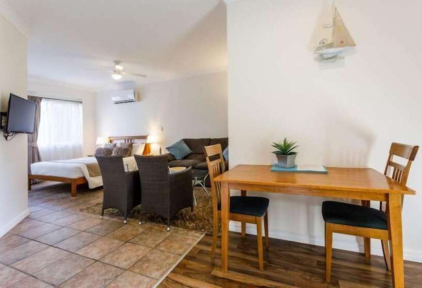 استودیوی استاندارد, Inn The Tuarts Guest Lodge