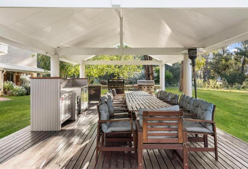 اتاق استاندارد, Inn The Tuarts Guest Lodge