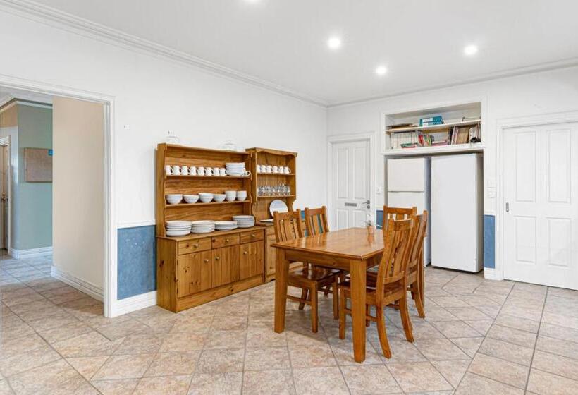اتاق لوکس با چشم‌انداز باغ, Inn The Tuarts Guest Lodge