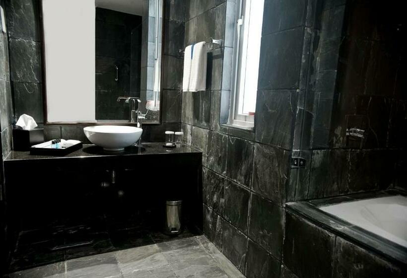سوییت لوکس, Ocean Edge Suites & Hotel Colombo