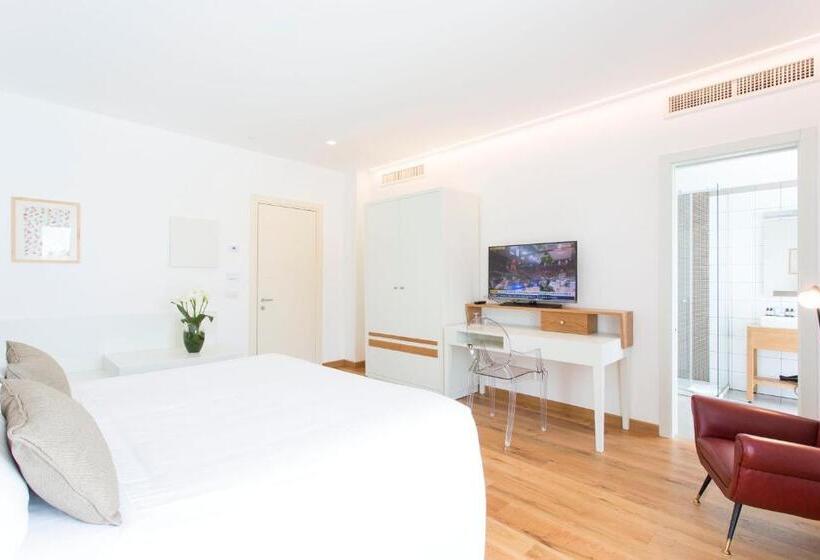 اتاق لوکس با چشم‌انداز دریا, Villa Fiorella Art