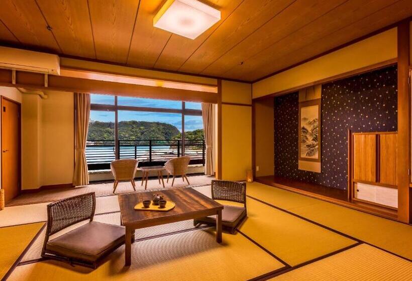 اتاق استاندارد چهار تخته با چشم‌انداز دریا, Ooedo Onsen Monogatari Premium Koshinoyu