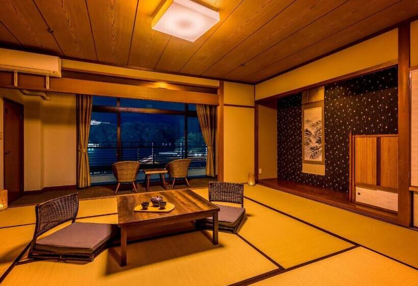 اتاق استاندارد چهار تخته با چشم‌انداز دریا, Ooedo Onsen Monogatari Premium Koshinoyu
