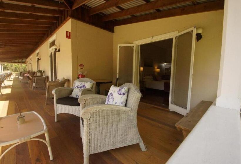 سوییت لوکس, The Carriages Boutique Hotel and Vineyard