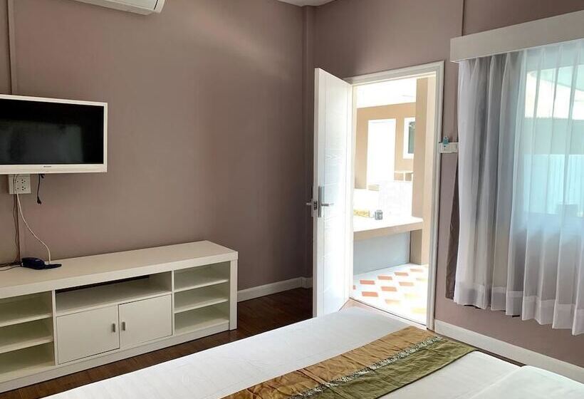 اتاق لوکس, Bella Vista Beach Resort Koh Lipe