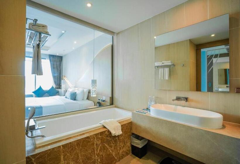 اتاق لوکس با چشم‌انداز دریا, Crest Resort & Pool Villas   Sha Extra Plus