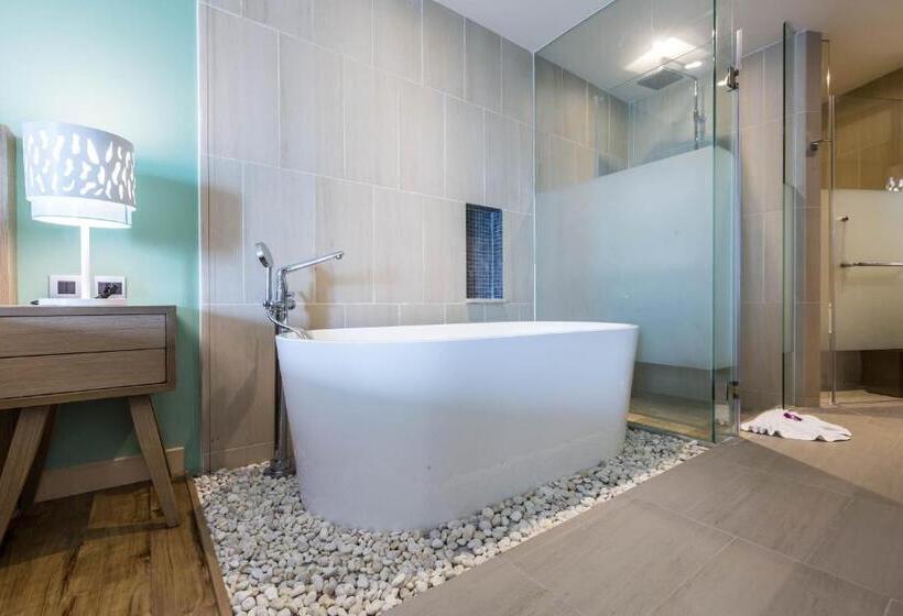 اتاق لوکس با چشم‌انداز دریا, Crest Resort & Pool Villas   Sha Extra Plus