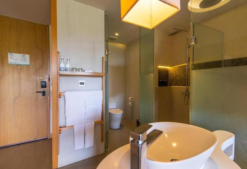 اتاق لوکس با چشم‌انداز دریا, Crest Resort & Pool Villas   Sha Extra Plus