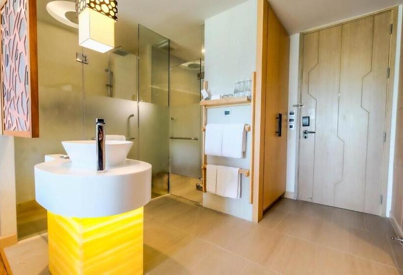 اتاق لوکس با چشم‌انداز دریا, Crest Resort & Pool Villas   Sha Extra Plus