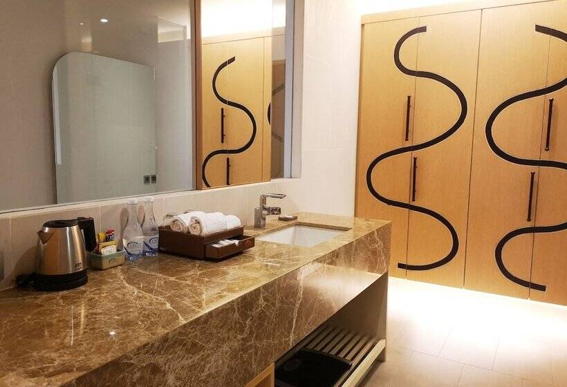 اتاق لوکس, Crest Resort & Pool Villas   Sha Extra Plus