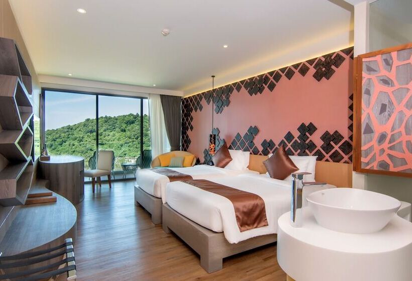اتاق لوکس با چشم‌انداز دریا, Crest Resort & Pool Villas   Sha Extra Plus