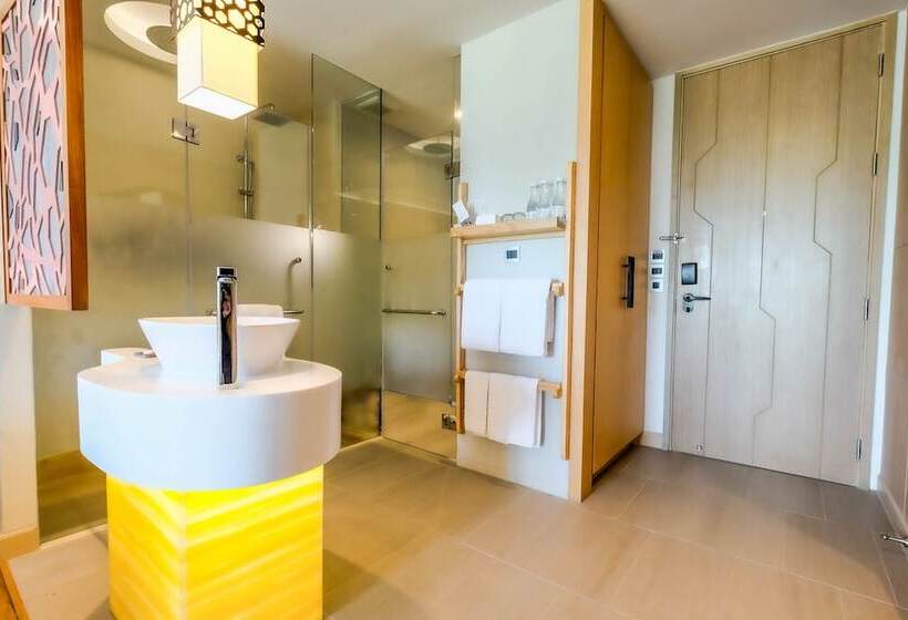 اتاق لوکس با چشم‌انداز دریا, Crest Resort & Pool Villas   Sha Extra Plus