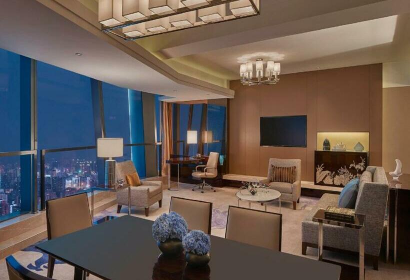 Deluxe Suite King Bed, Hilton Haikou