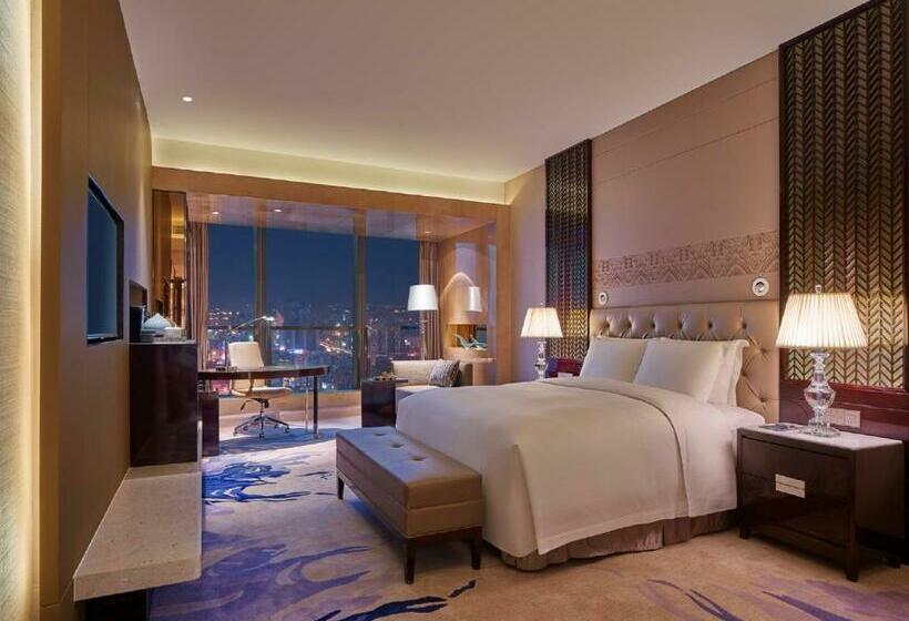 Deluxe Suite King Bed, Hilton Haikou