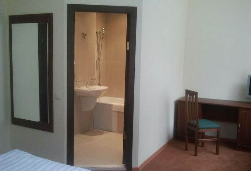 اتاق راحتی, Pakhra