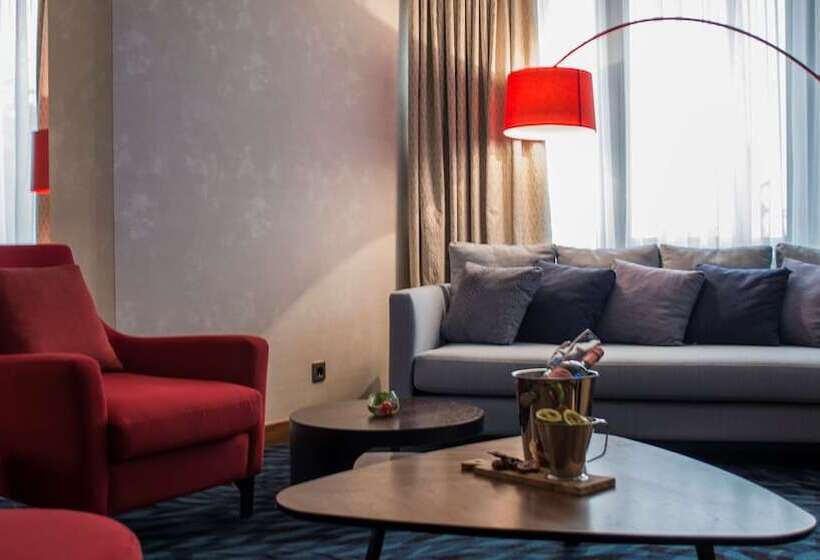 سوئیت با چشم‌انداز رودخانه, Radisson Blu M Bamou Palace Hotel, Brazzaville