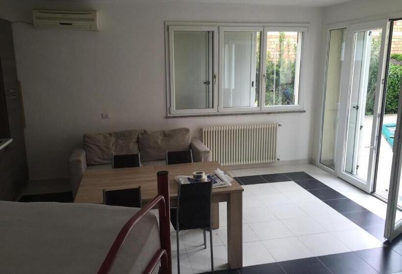 آپارتمان 1 خوابه با چشم‌انداز استخر, Settebello B&b