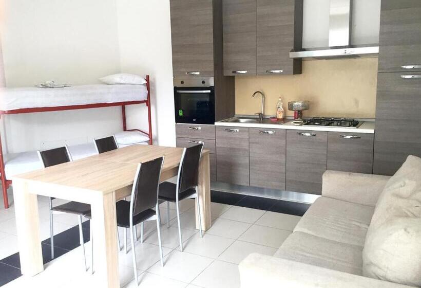 آپارتمان 1 خوابه با چشم‌انداز استخر, Settebello B&b