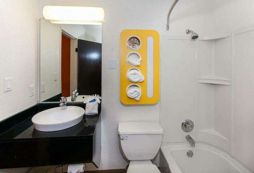 اتاق استاندارد, Motel 6 Hollywood