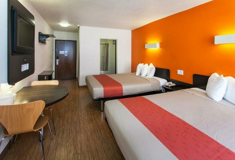 Standard Room, Motel 6 Hollywood