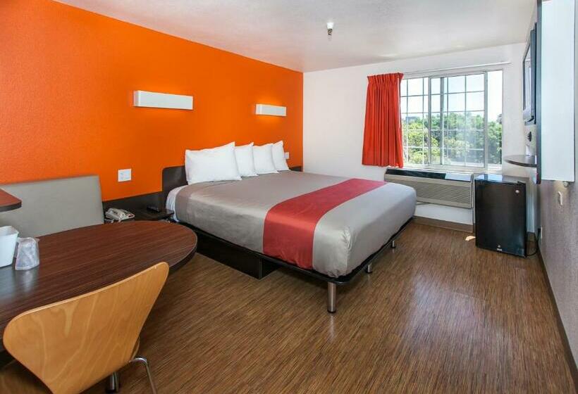 اتاق استاندارد با تخت بزرگ, Motel 6 Hollywood