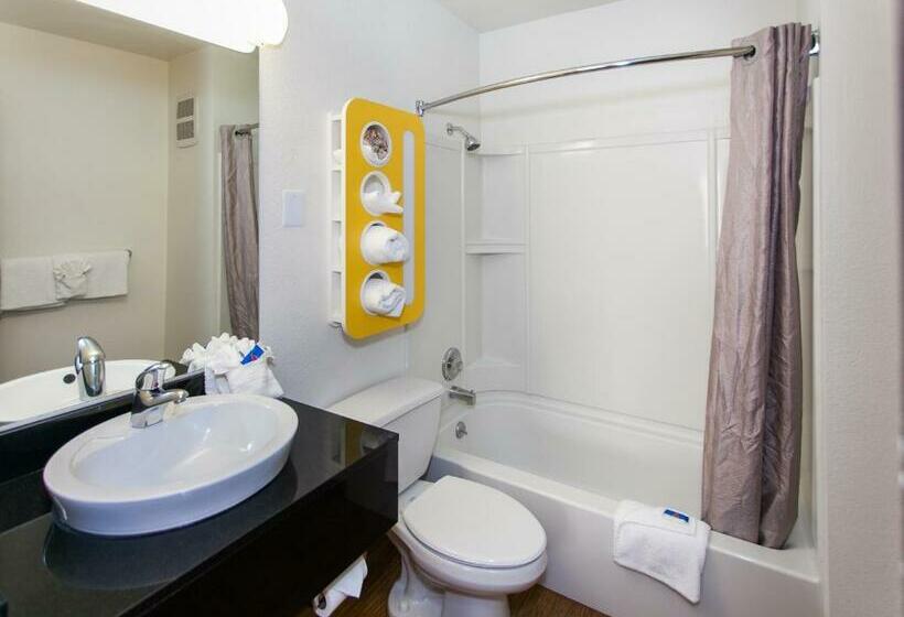 اتاق استاندارد, Motel 6 Hollywood