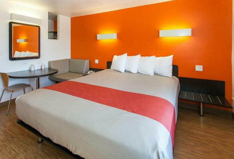 اتاق استاندارد با تخت بزرگ, Motel 6 Hollywood