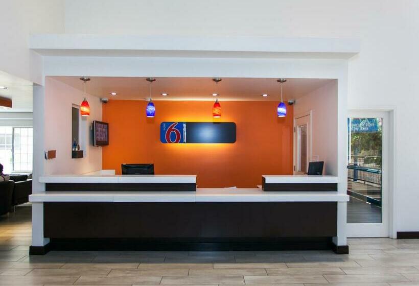 اتاق استاندارد, Motel 6 Hollywood
