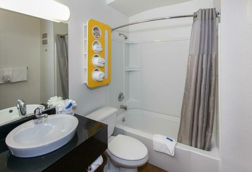 اتاق استاندارد با تخت بزرگ, Motel 6 Hollywood